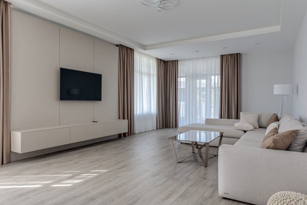 How to make a small room look bigger? 