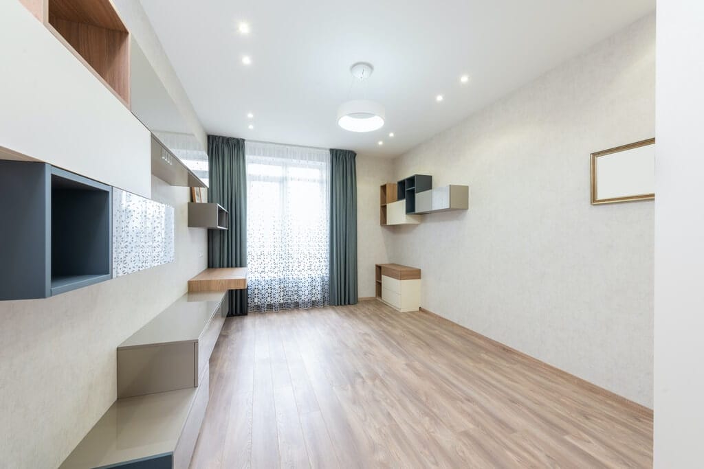 How to make a small room look bigger? 