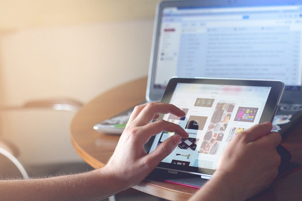 Virtual shopping: an alternative to physical and online shopping?