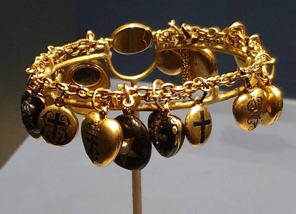 Charm Bracelets – From religion to a sentiment